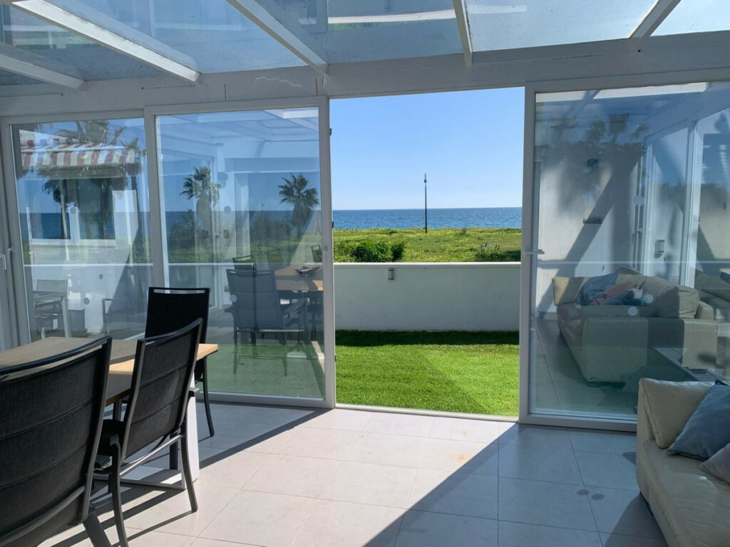 Detached Villa Estepona Málaga - image 16