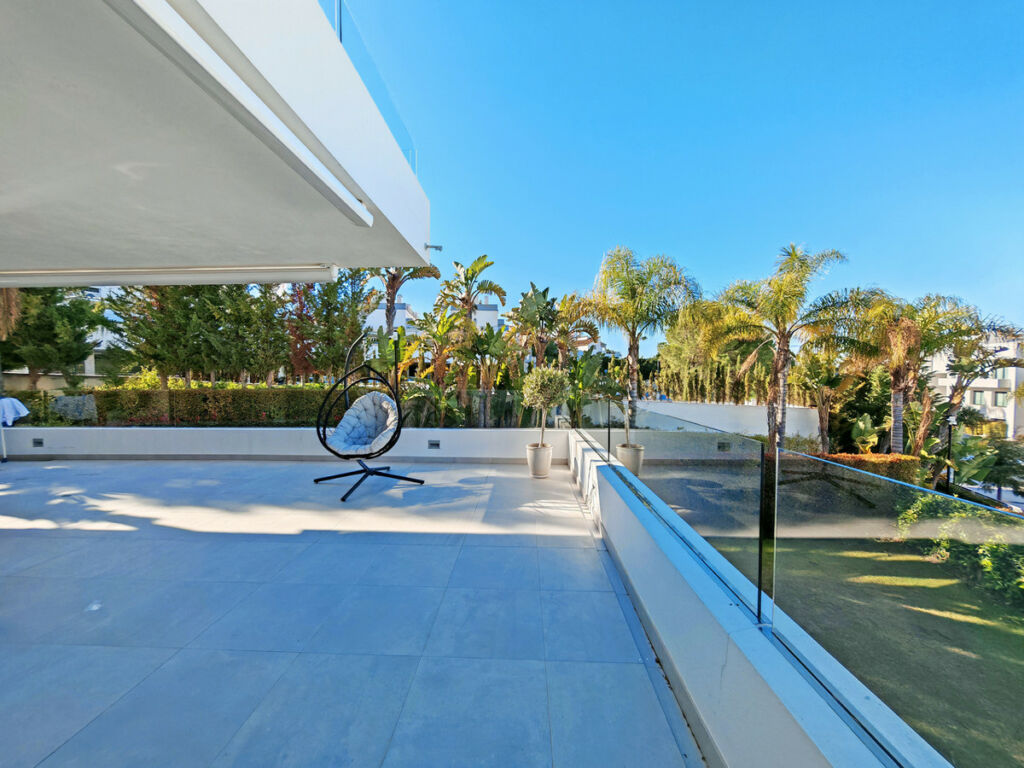 Middle Floor Apartment Estepona Málaga - image 18