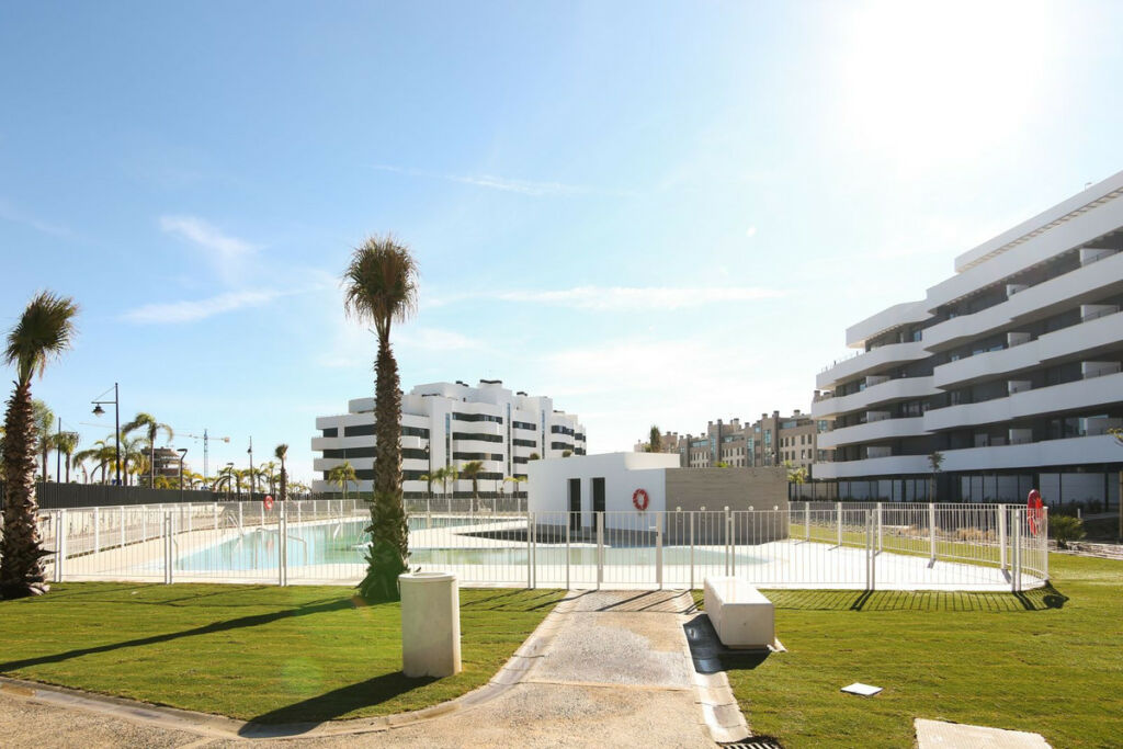 Middle Floor Apartment Los Alamos Málaga - image 18