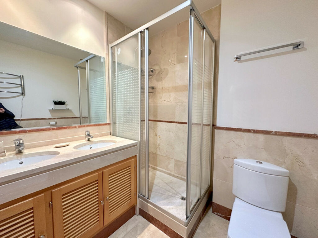 Middle Floor Apartment Puerto Banús Málaga - image 19