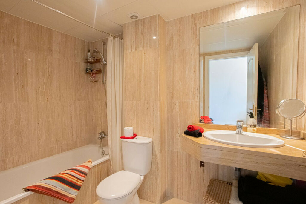 Middle Floor Apartment Elviria Málaga - image 18