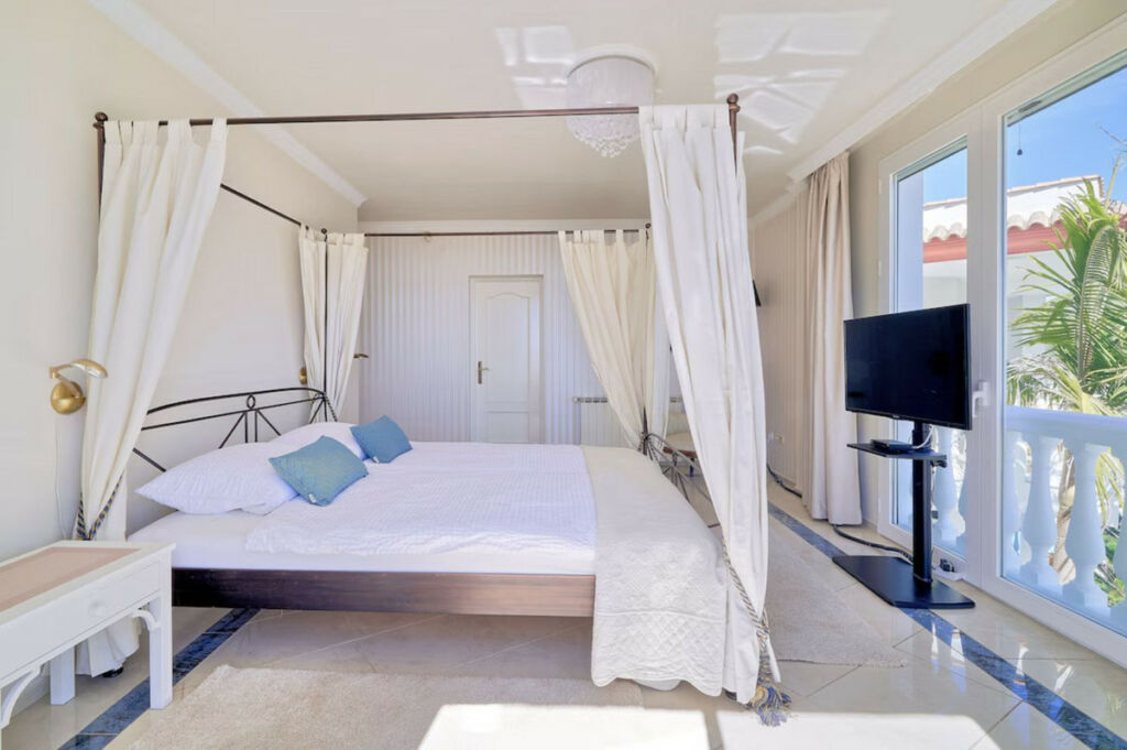 Detached Villa Hacienda Las Chapas Málaga - image 18