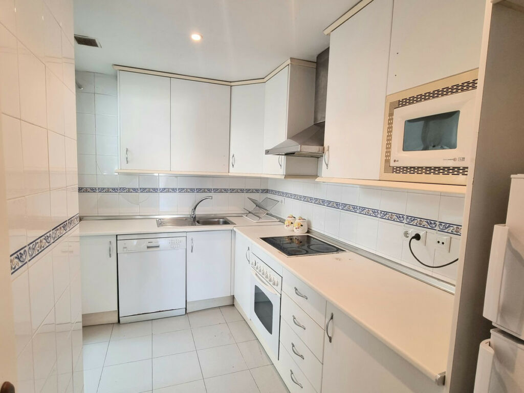Middle Floor Apartment Puerto Banús Málaga - image 18