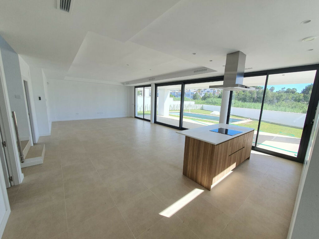 Detached Villa La Duquesa Málaga - image 18