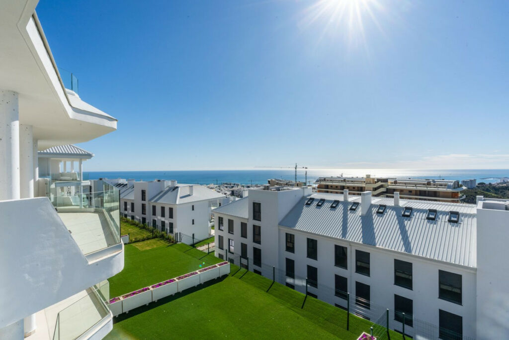 Middle Floor Apartment Fuengirola Málaga - image 18