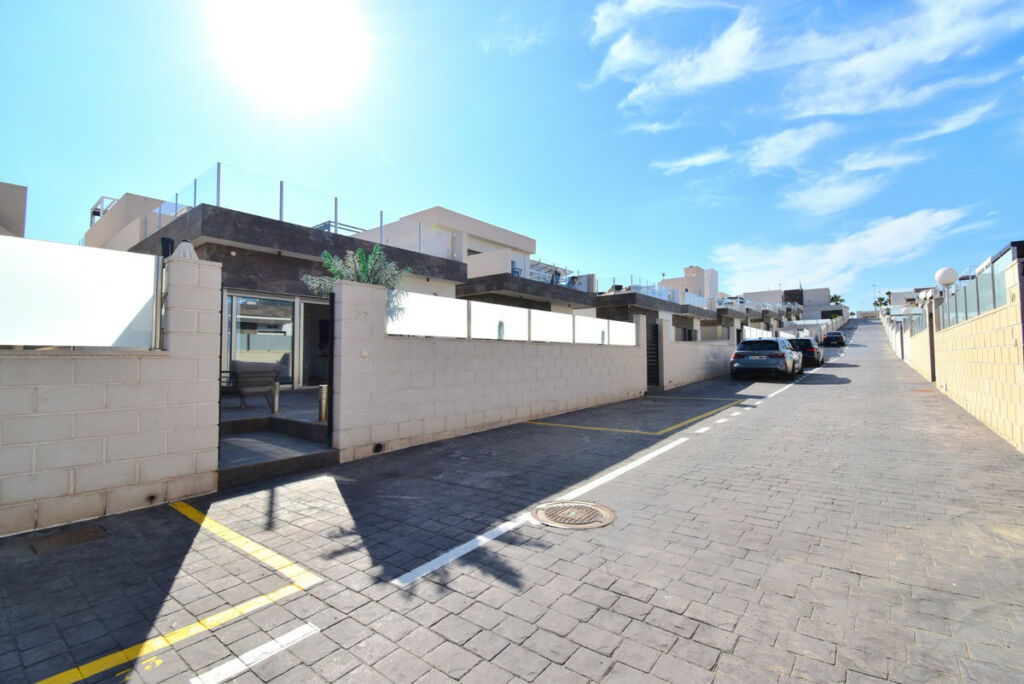 Detached Villa Villamartin Alicante - image 18