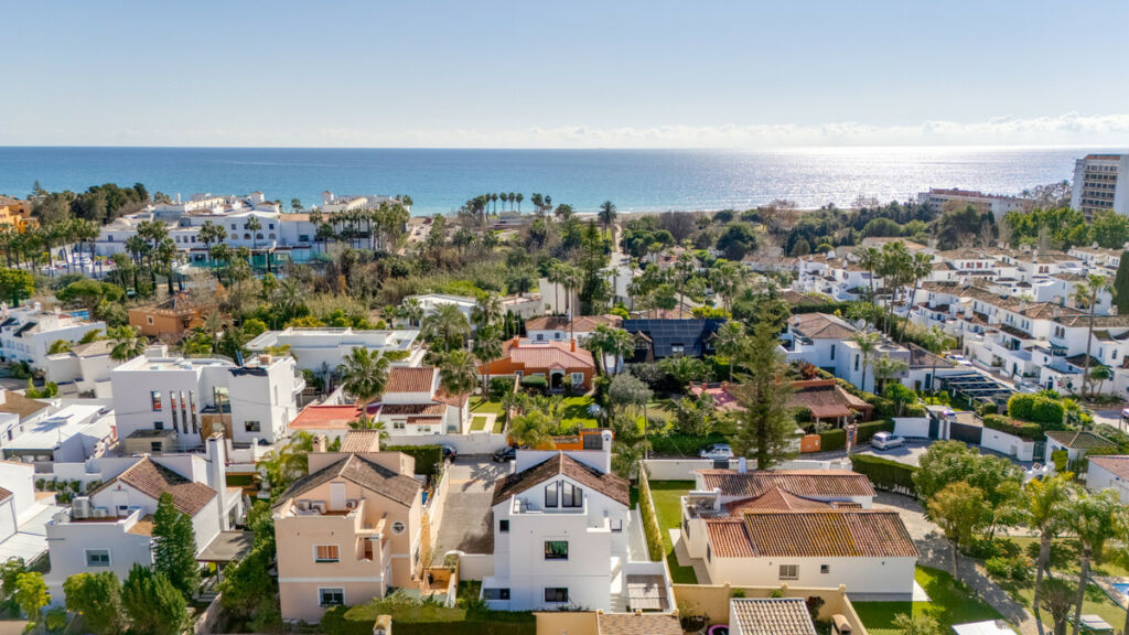 Detached Villa Costalita Málaga - image 18