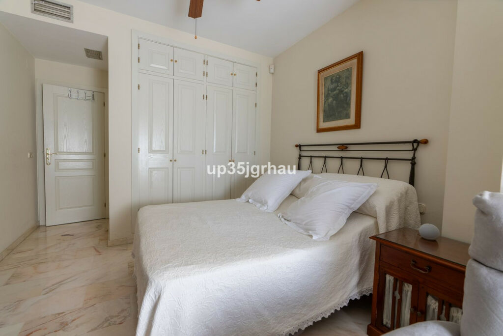 Middle Floor Apartment Estepona Málaga - image 18