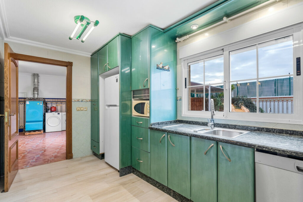 Townhouse Torrevieja Alicante - image 18