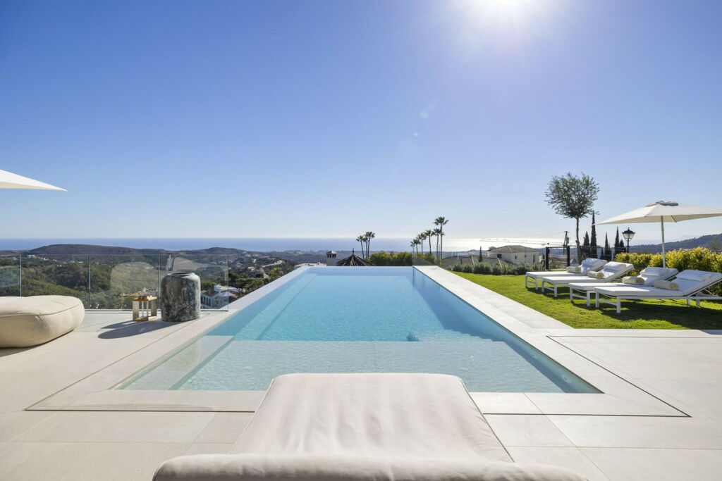 Detached Villa Benahavís Málaga - image 2