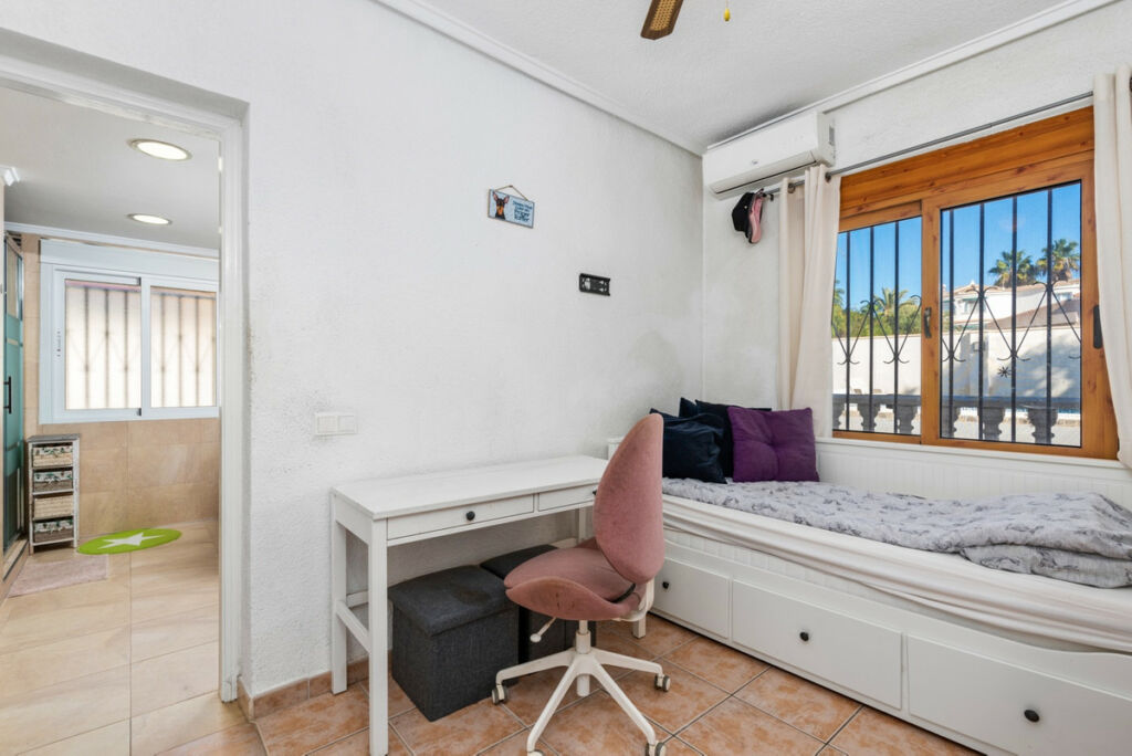 Detached Villa Ciudad Quesada Alicante - image 19