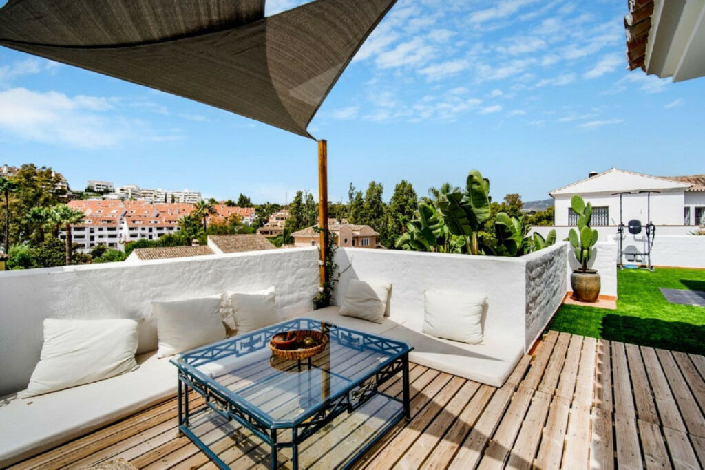 Detached Villa Nueva Andalucía Málaga - image 19