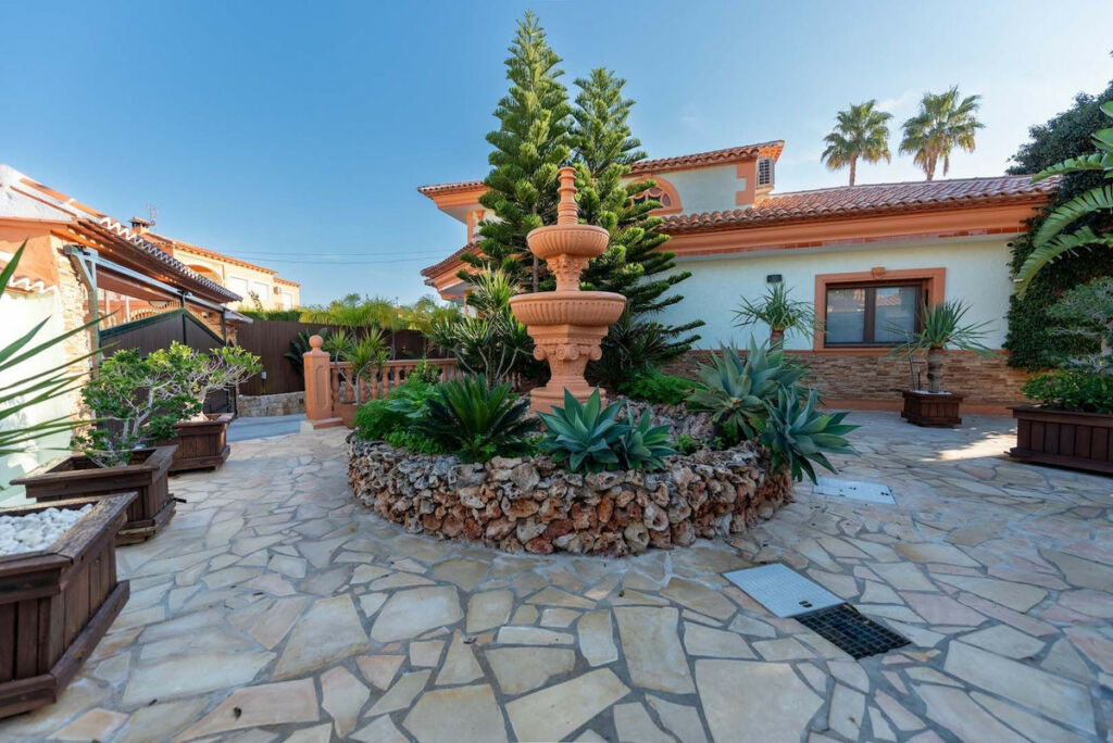 Detached Villa Calpe Alicante - image 19