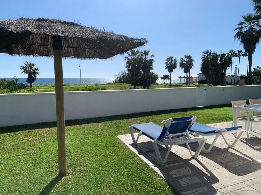 Detached Villa Estepona Málaga - image 18