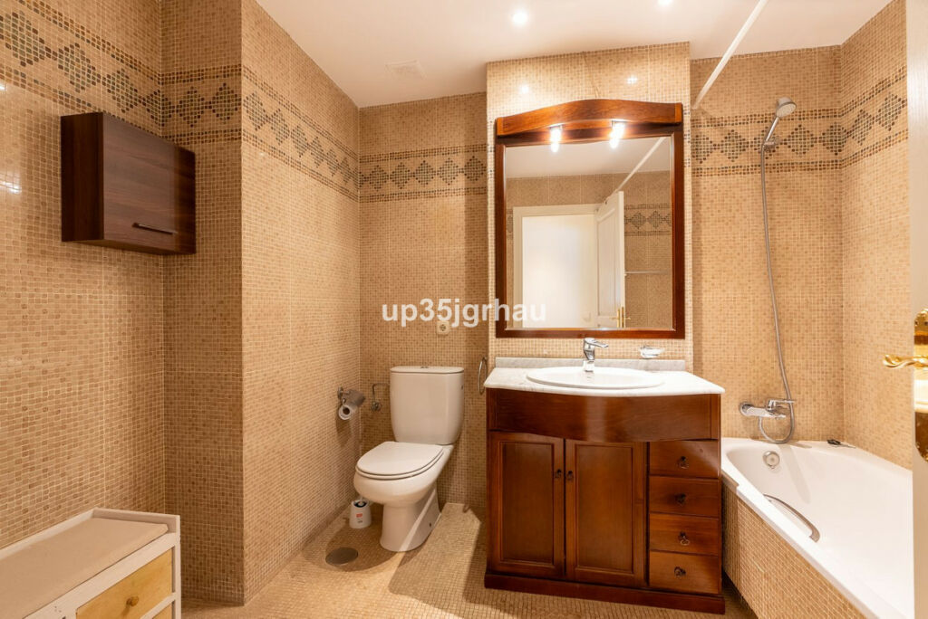 Middle Floor Apartment Estepona Málaga - image 19