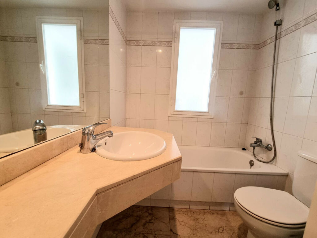 Middle Floor Apartment Puerto Banús Málaga - image 19