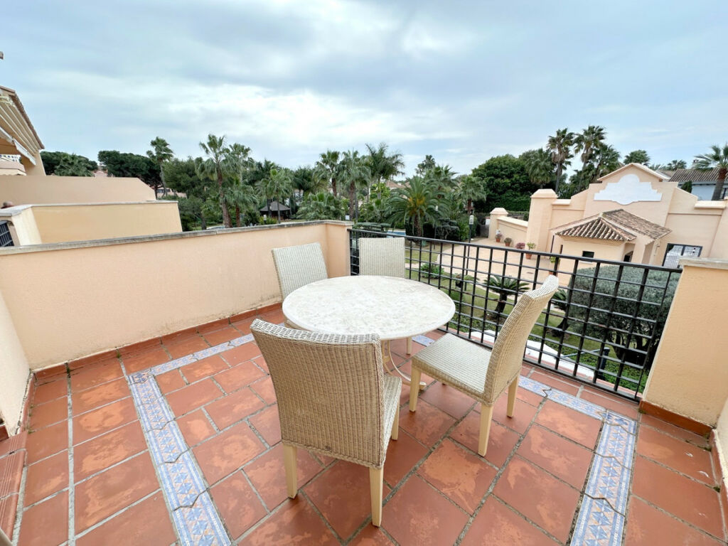 Middle Floor Apartment Puerto Banús Málaga - image 3