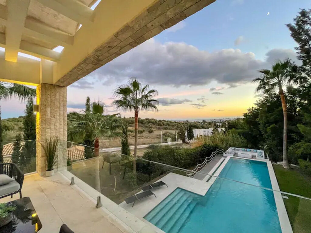 Detached Villa Benahavís Málaga - image 2