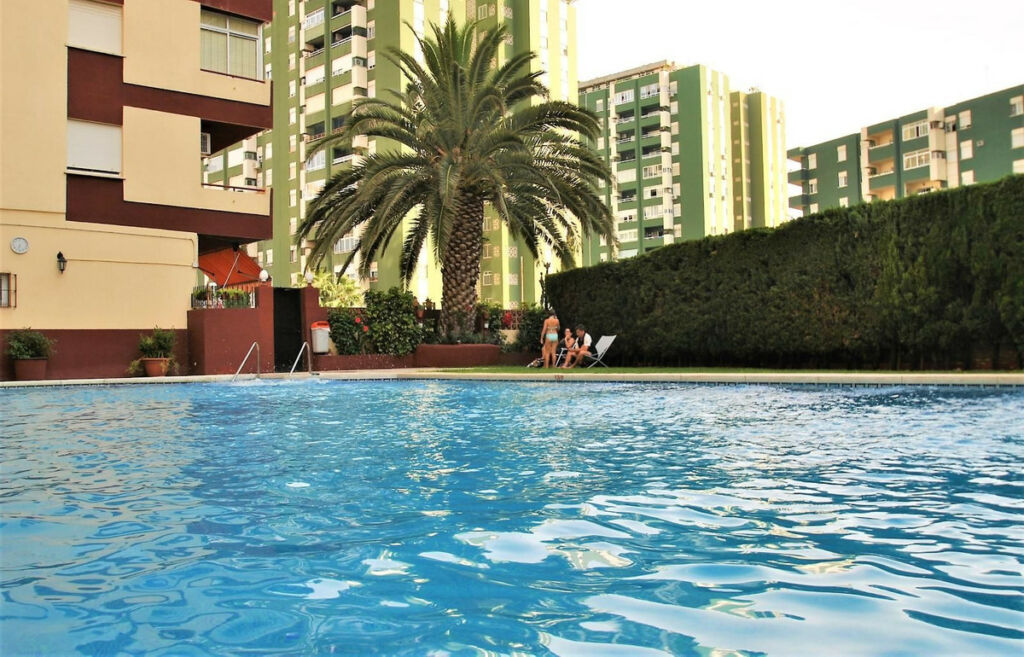 Middle Floor Apartment Los Boliches Málaga - image 2