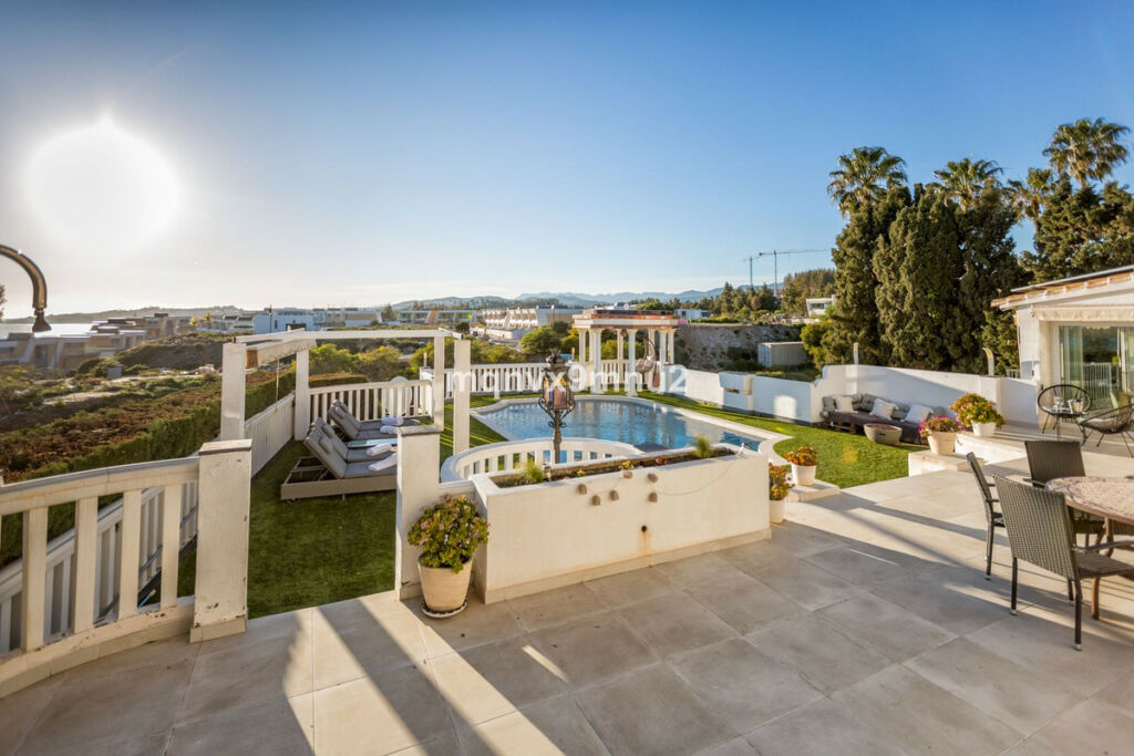 Detached Villa El Chaparral Málaga - image 5