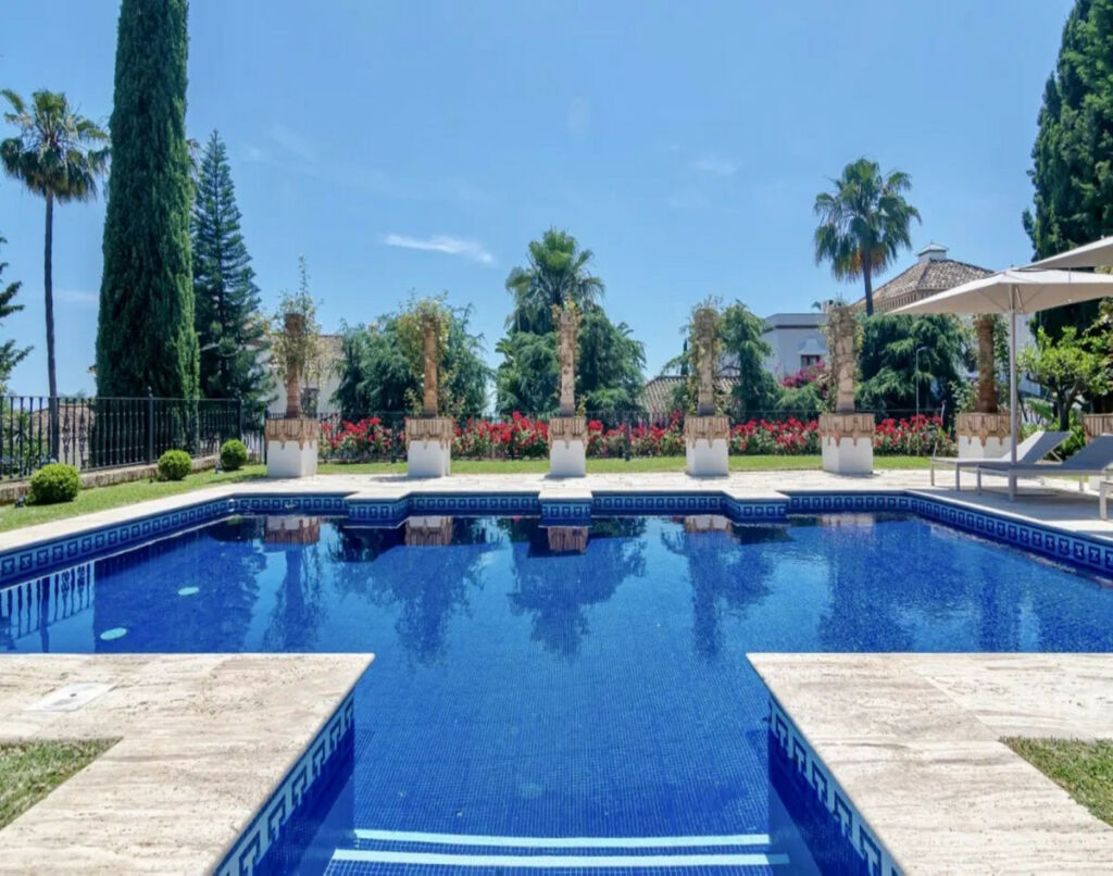 Detached Villa Sierra Blanca Málaga - image 2