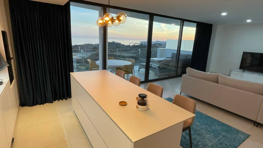 Middle Floor Apartment Fuengirola Málaga - image 6