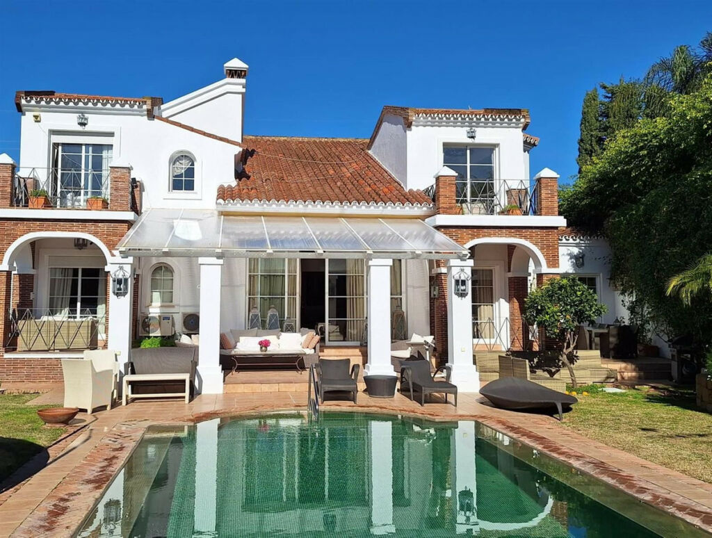 Detached Villa Puerto Banús Málaga - image 2