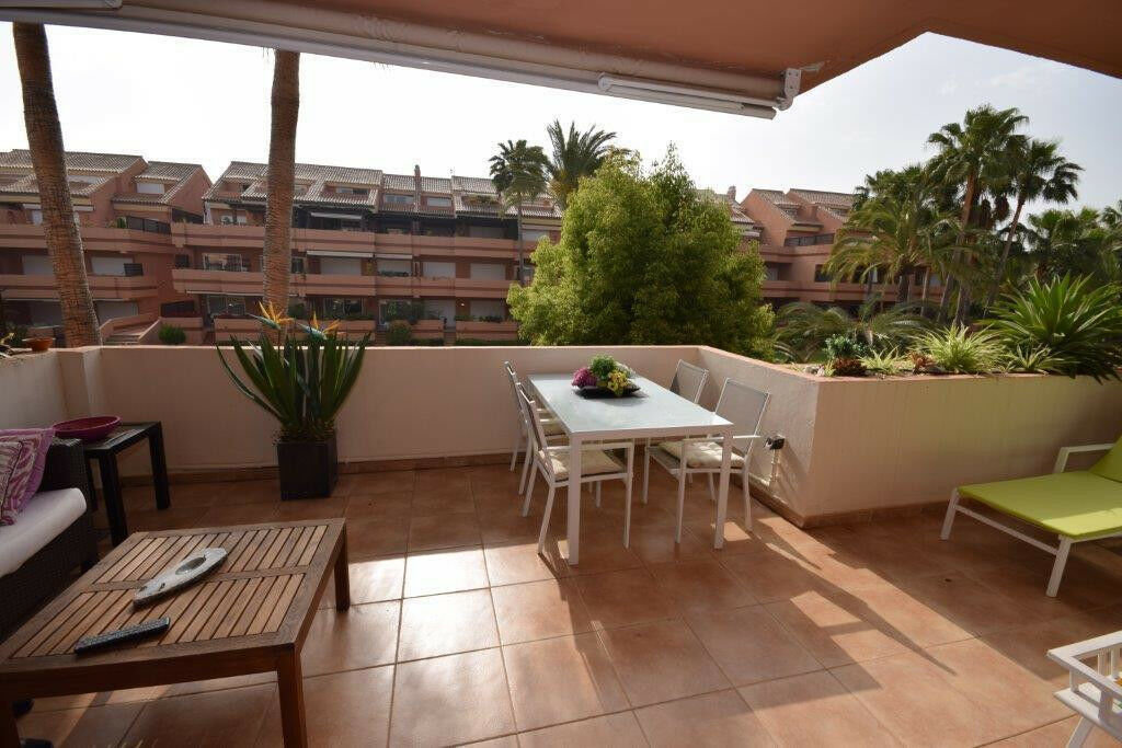 Middle Floor Apartment Puerto Banús Málaga - image 2