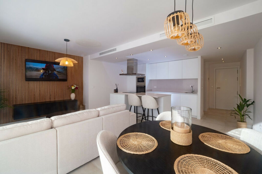 Middle Floor Apartment Selwo Málaga - image 2