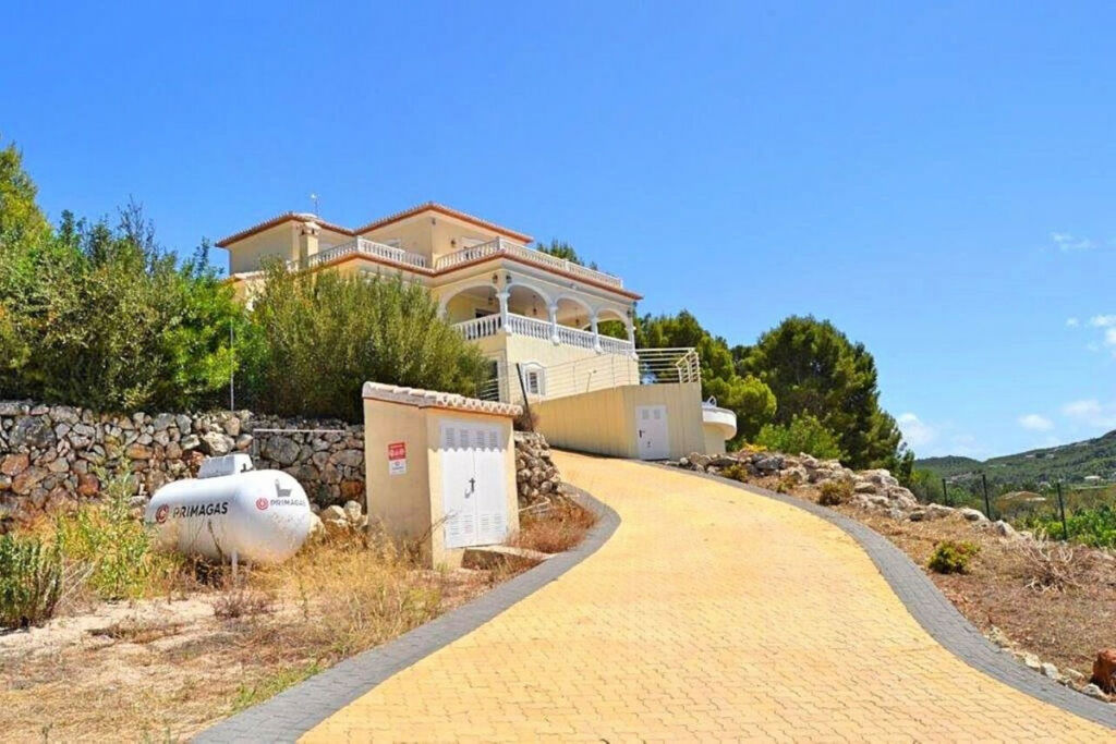 Detached Villa Javea Alicante - image 3