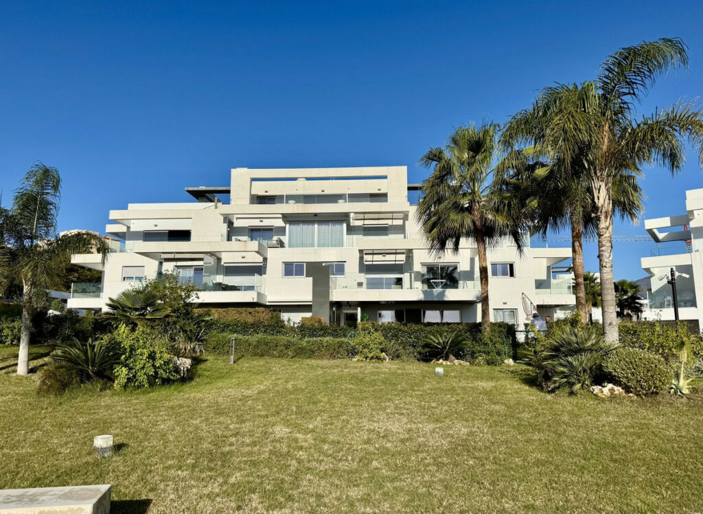Ground Floor Apartment Atalaya Málaga - image 2
