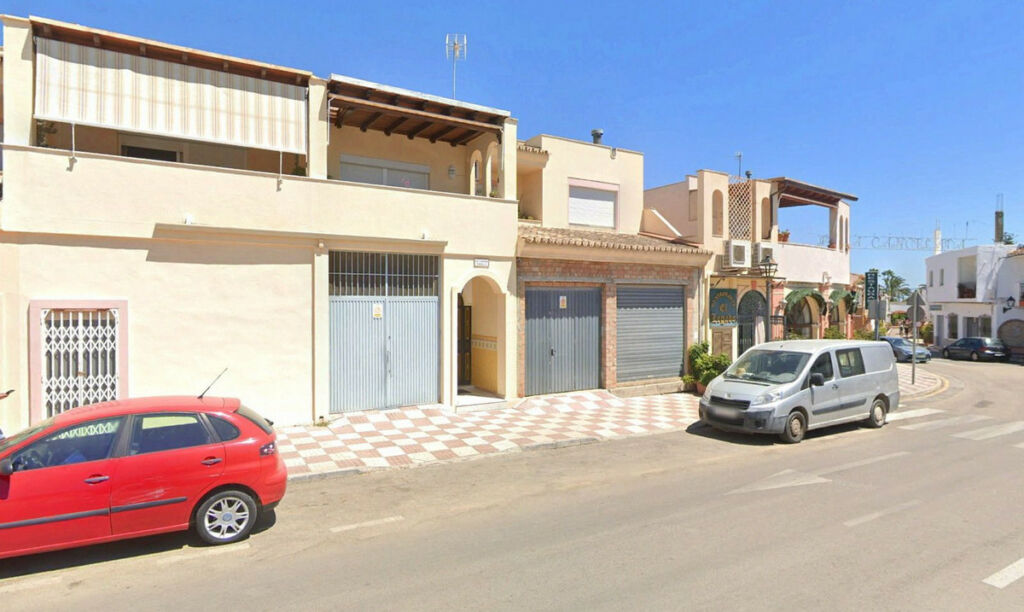 Middle Floor Apartment Cancelada Málaga - image 3
