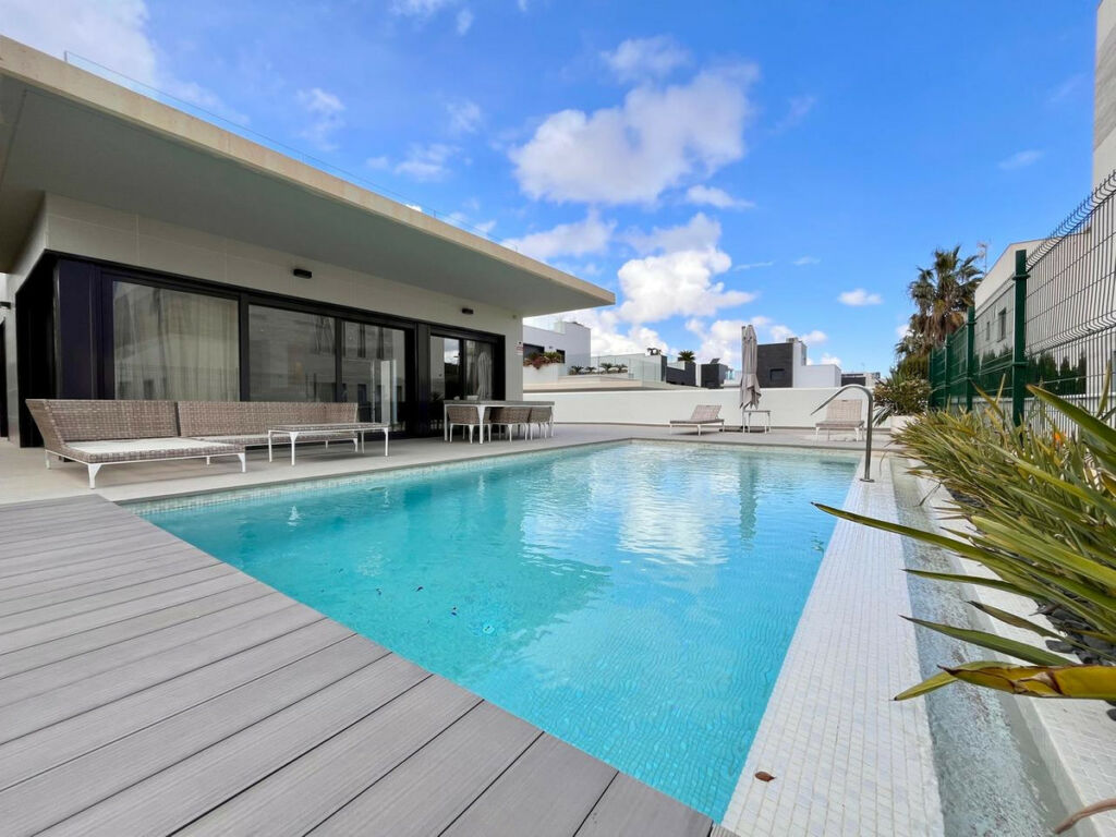 Detached Villa Dehesa de Campoamor Alicante - image 2