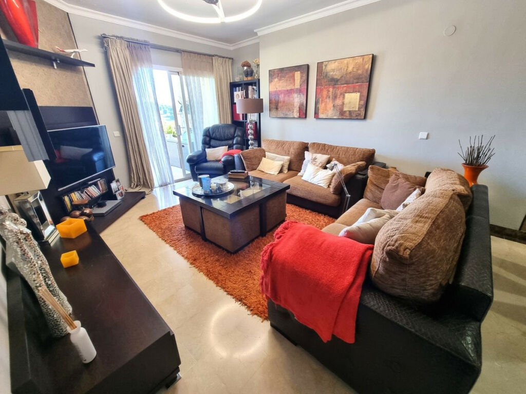 Top Floor Apartment Estepona Málaga - image 2