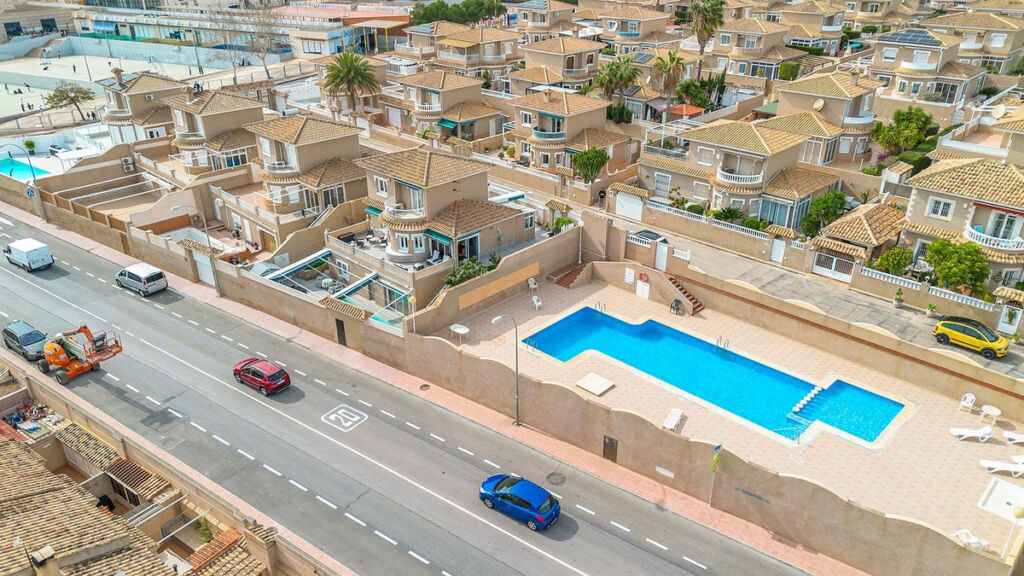 Detached Villa Torrevieja Alicante - image 3