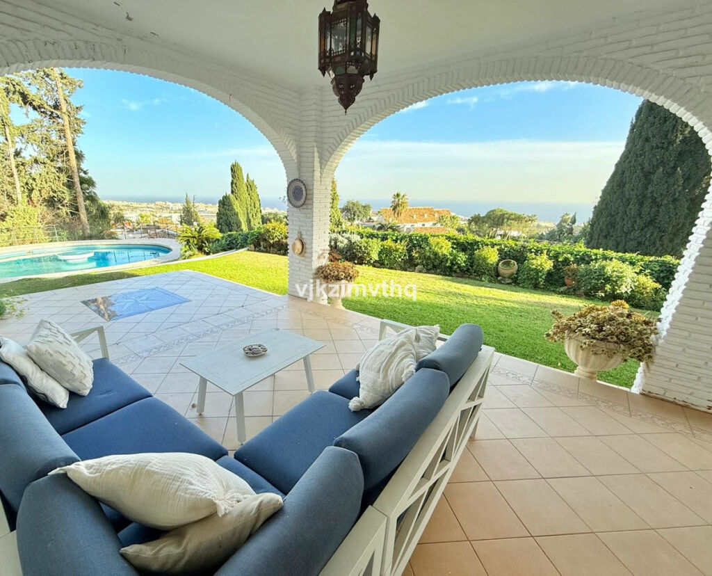 Detached Villa Benalmadena Pueblo Málaga - image 2