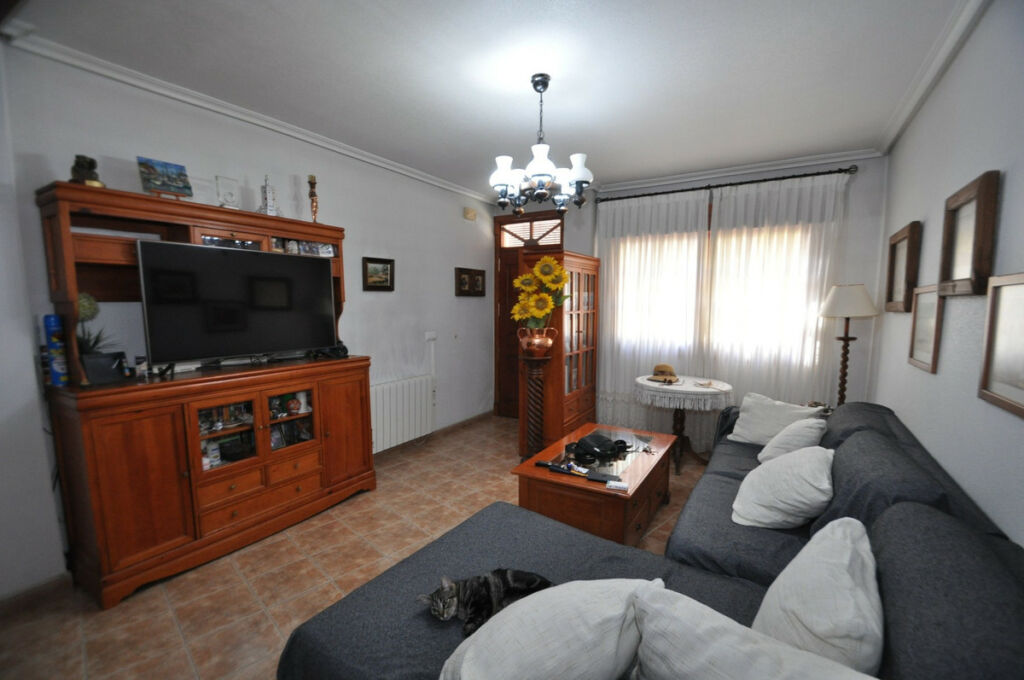 Townhouse Pinoso Alicante - image 2