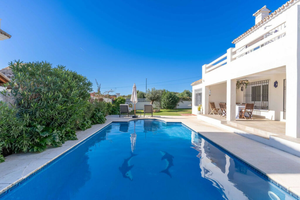 Detached Villa San Pedro de Alcántara Málaga - image 2