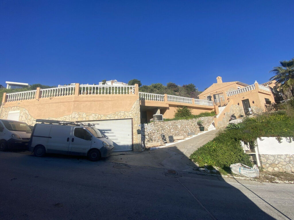 Detached Villa Mijas Costa Málaga - image 2