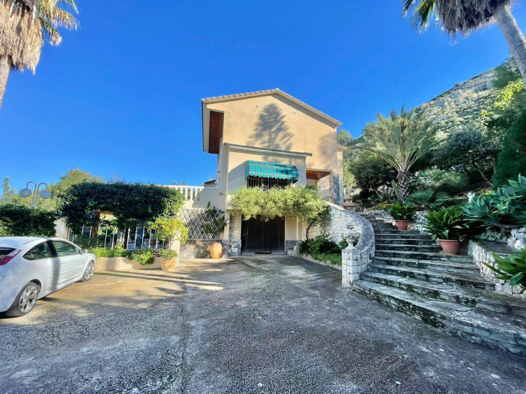 Detached Villa Pedreguer Alicante - image 2