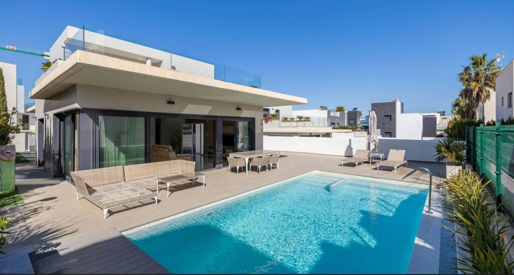 Detached Villa Campoamor Alicante - image 2