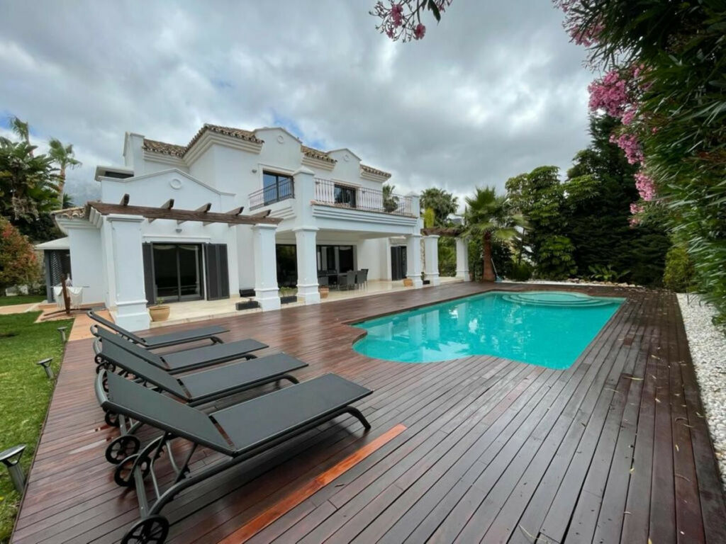 Detached Villa The Golden Mile Málaga - image 2