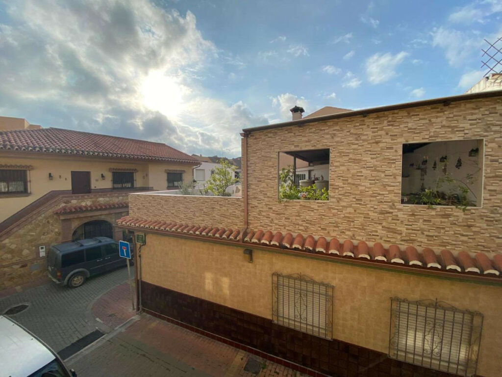 Middle Floor Apartment Fuengirola Málaga - image 2