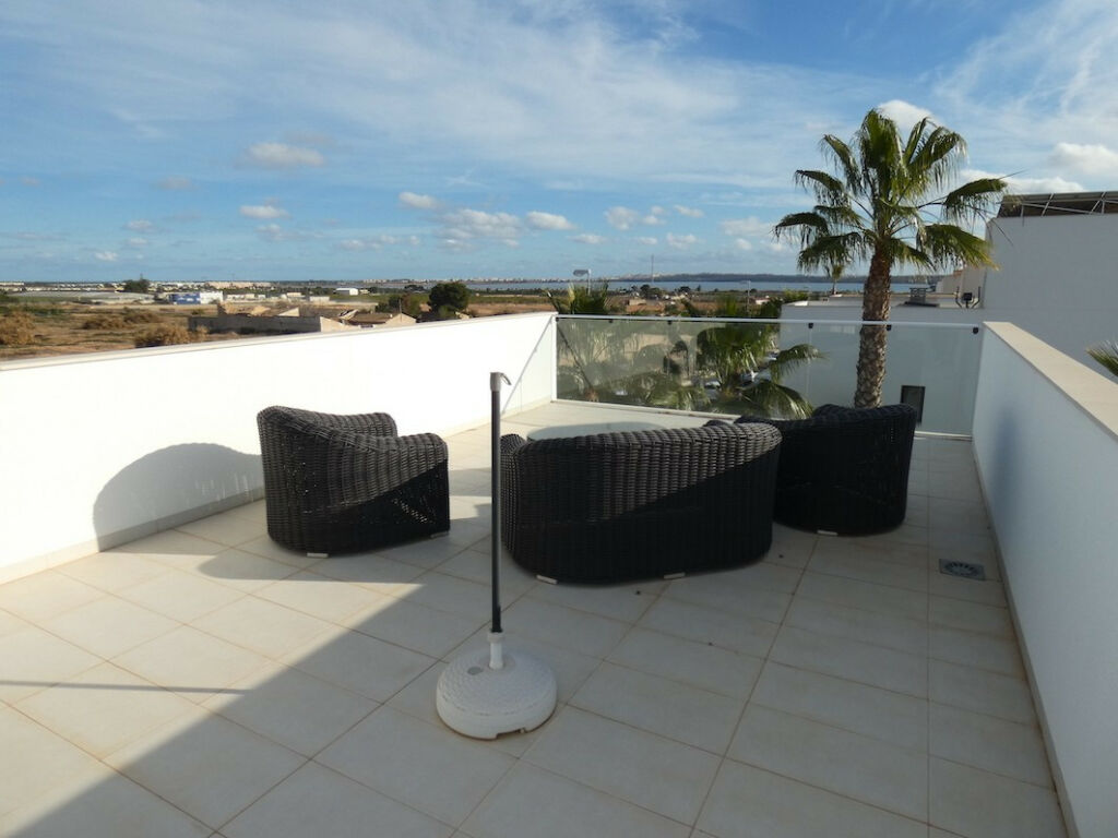 Detached Villa Ciudad Quesada Alicante - image 2
