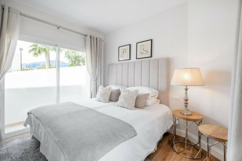 Townhouse Istán Málaga - image 2