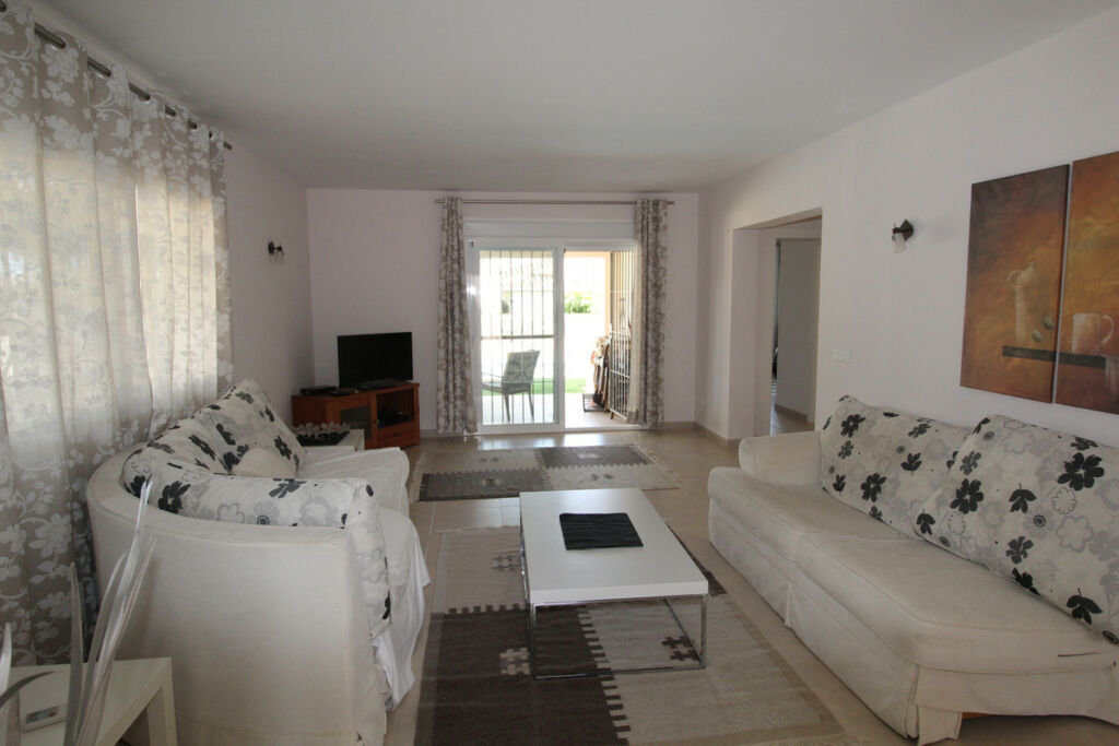 Detached Villa Nueva Andalucía Málaga - image 2