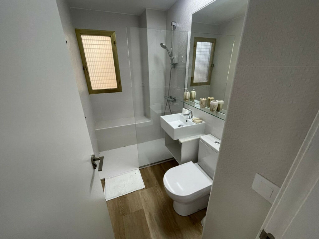 Middle Floor Studio Benidorm Alicante - image 2