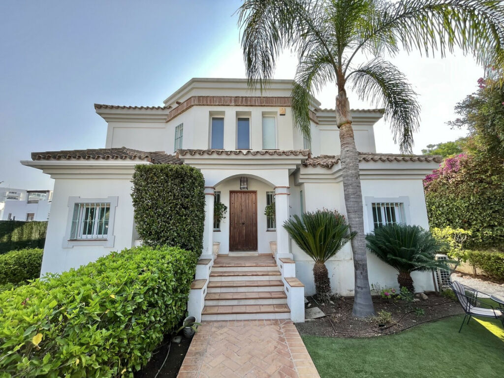 Detached Villa San Pedro de Alcántara Málaga - image 2