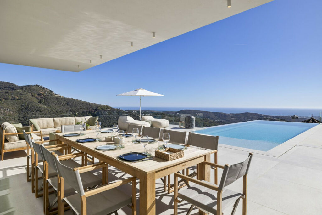 Detached Villa Benahavís Málaga - image 3