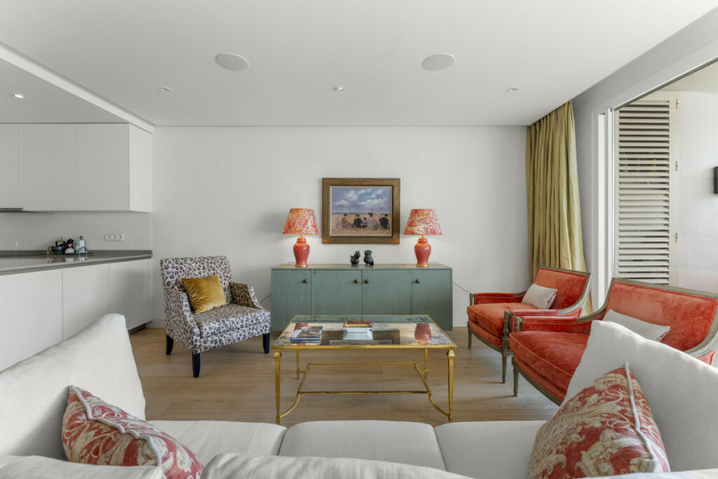 Middle Floor Apartment The Golden Mile Málaga - image 2